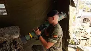Armas con mira telescópica, 'bazookas' y un cazaminas: el Ejército saca músculo en Cartagena como preámbulo de la Fiesta Nacional