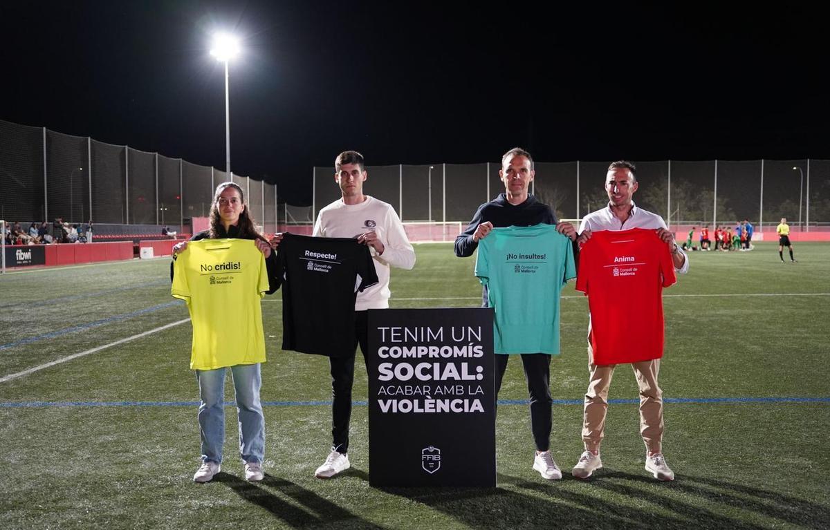 Amy Peñalver, Mateo Busquets, Guillermo Cuadra y Diego Martínez promueven mensajes contra la violencia.