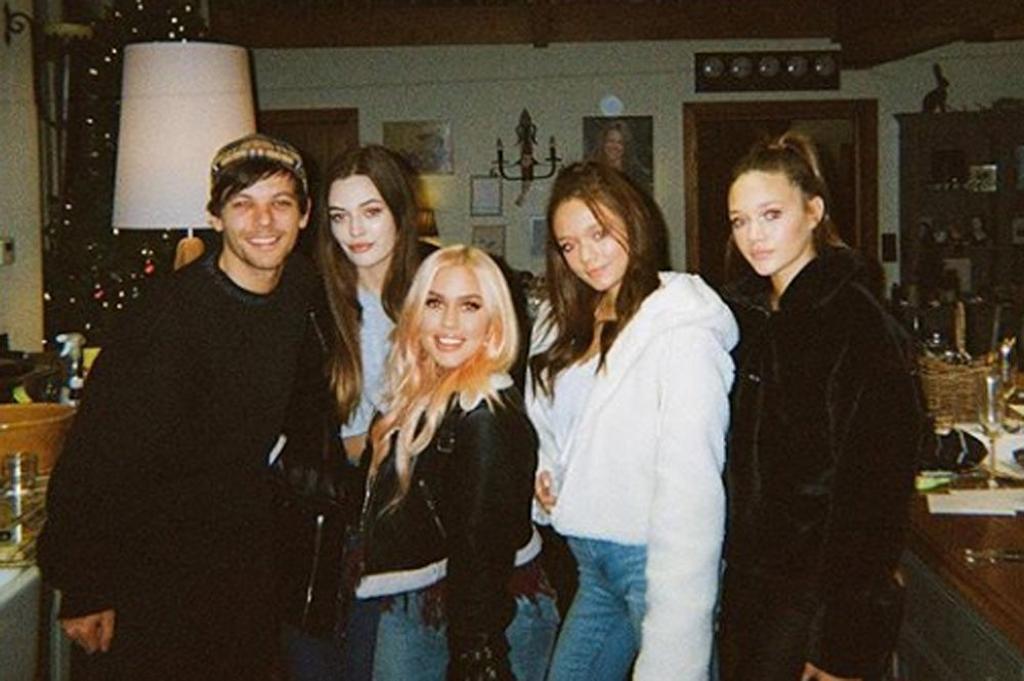 Louis Tomlinson y sus hermanas
