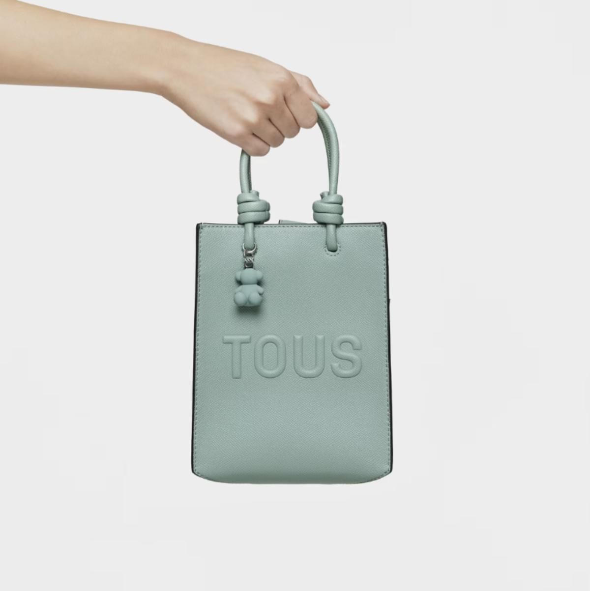 TRUCO ORDENAR BOLSOS ARMARIO Como ordenar los bolsos con el truco para que quede el armario bonito y tengas espacio