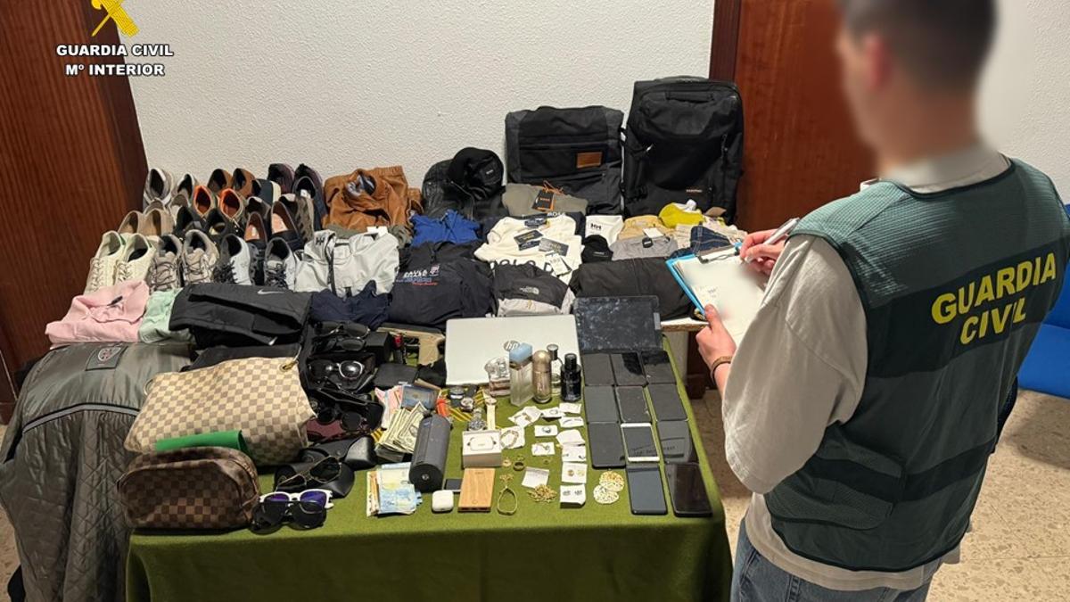Efectos incautados a los detenidos.