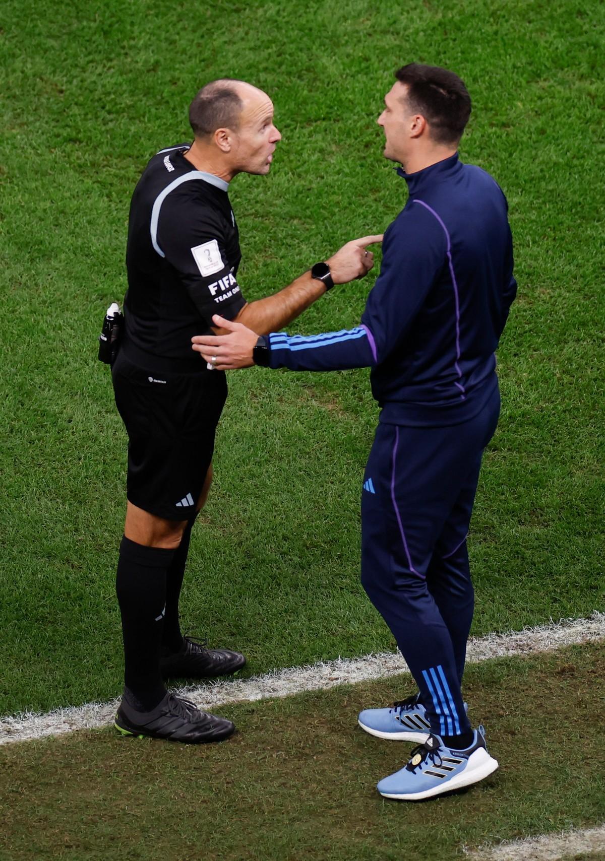 Así fue el show de Mateu Lahoz: amarillas por doquier y charlas interminables