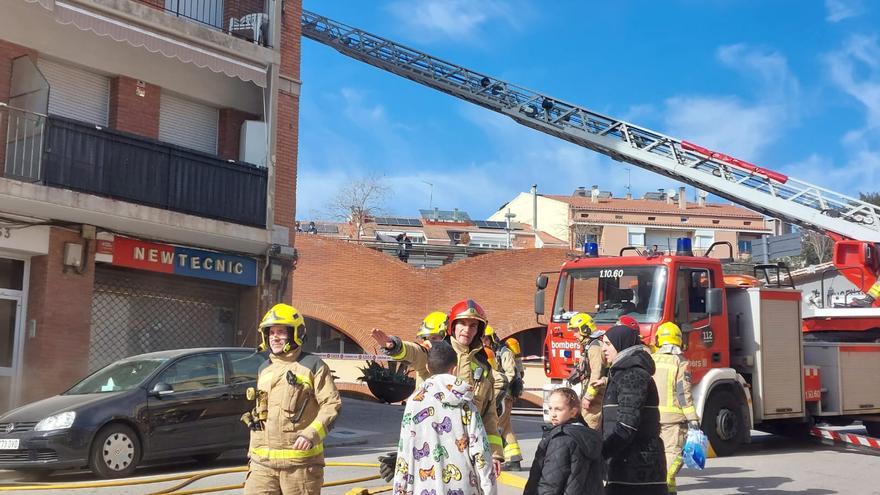 Evacuen nou persones per un incendi a la carretera Santpedor de Manresa