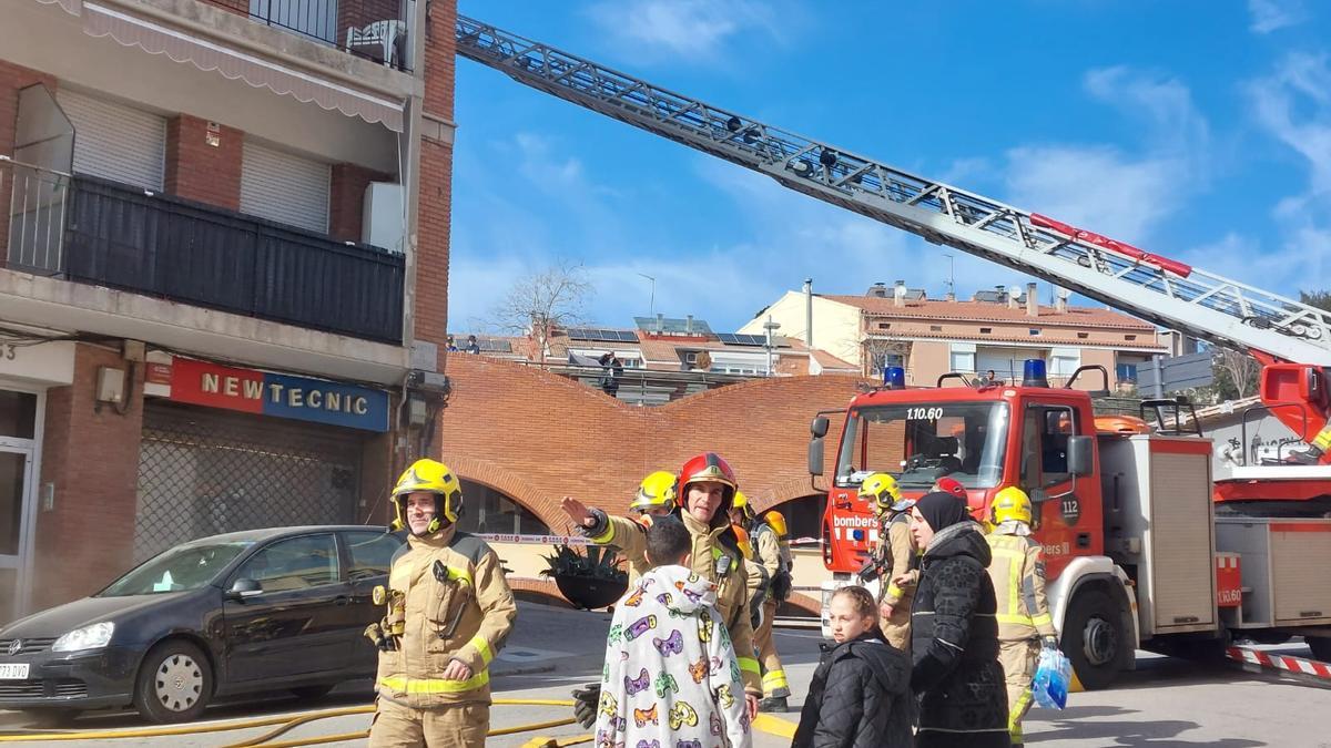 Nou evacuats per un incendi a la carretera Santpedor de Manresa