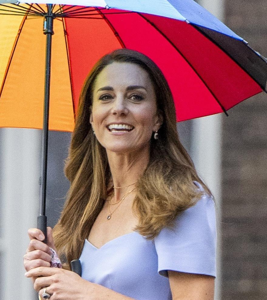 Sale a la luz el primer vídeo de Kate Middleton paseando con el Príncipe Guillermo