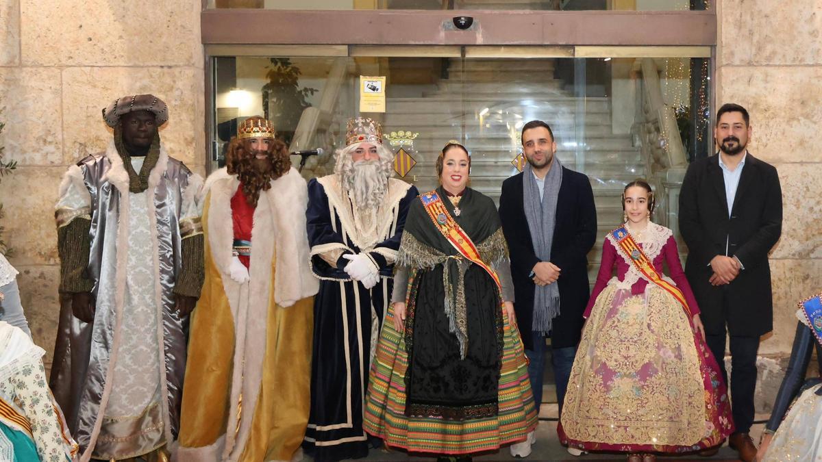 Cabalgata de los Reyes Magos en Sagunt 2025.