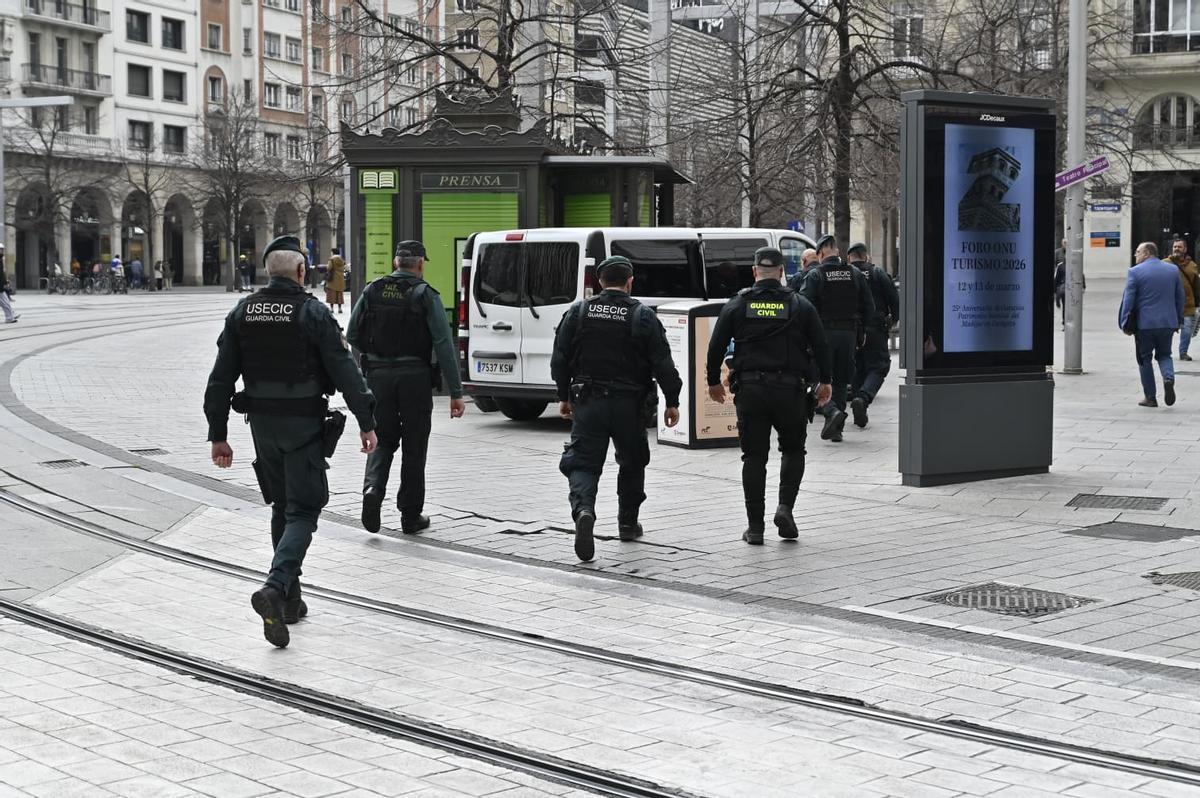 En imágenes | La Guardia Civil registra la sede de Forestalia en Zaragoza y el domicilio de Fernando Samper por el clúster del Maestrazgo