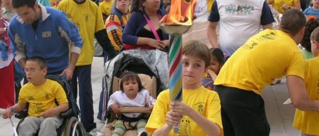 Alumnos del colegio de Educación Especial Sanchis Banús, en las Escuelas Deportivas Municipales