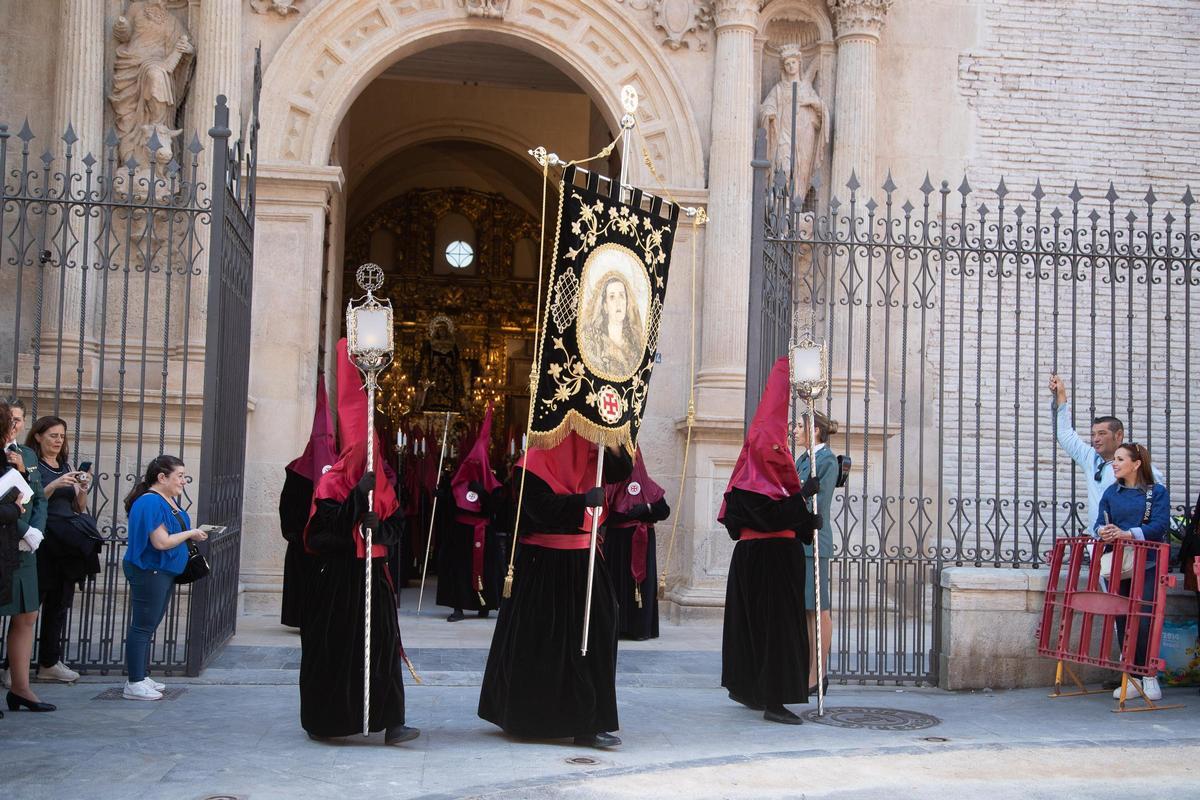 Las imágenes de las procesiones de Viernes Santo por la tarde en Murcia ...