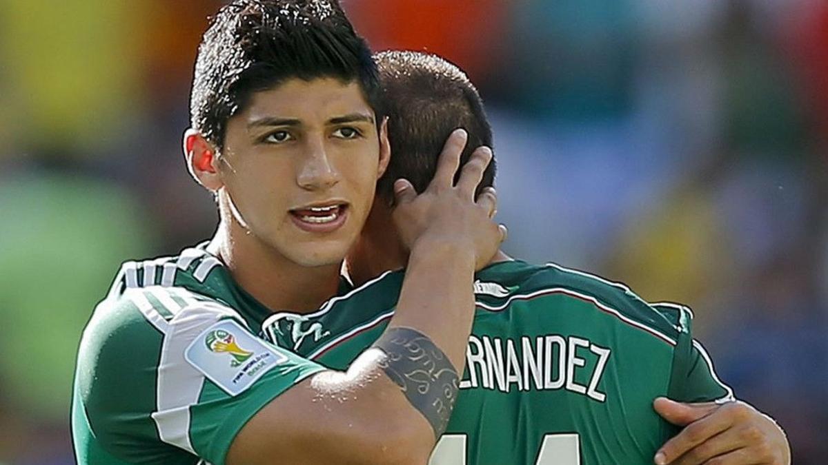 Alan Pulido (izquierda) en una imagen de archivo, en junio del 2014.