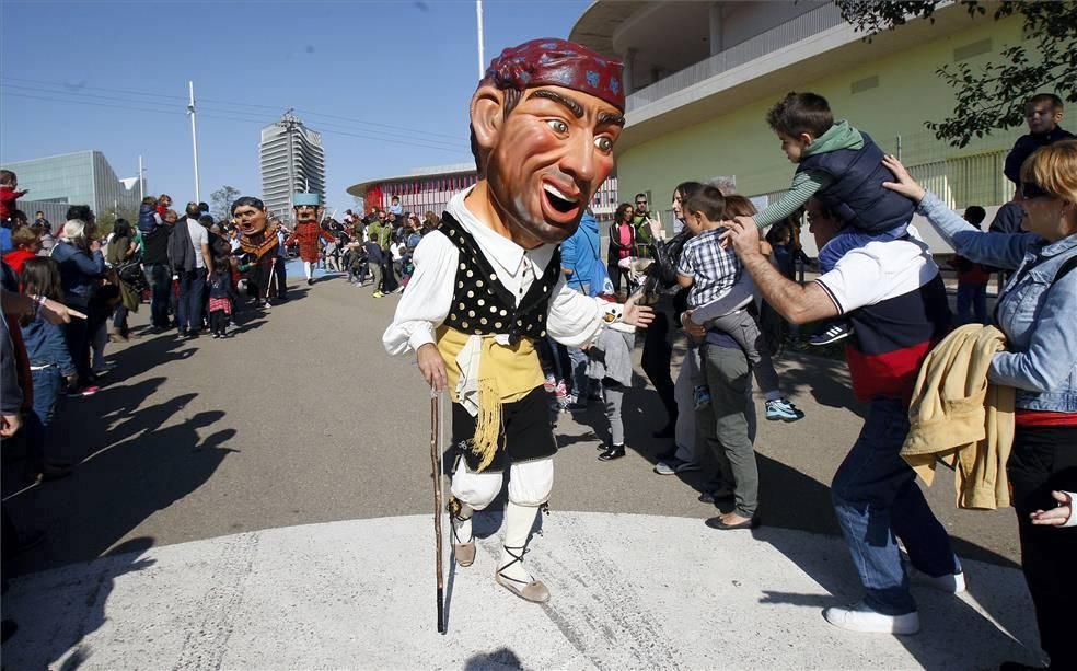 Gigantes y cabezudos en la Expo