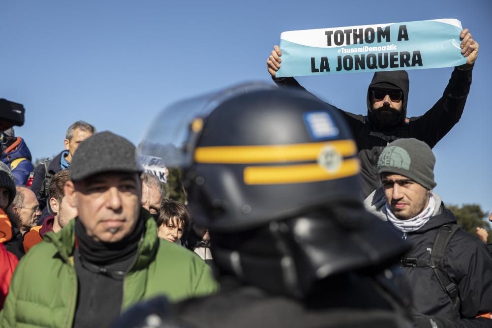 Una acció del Tsunami Democràtic talla l'AP-7 a la Jonquera