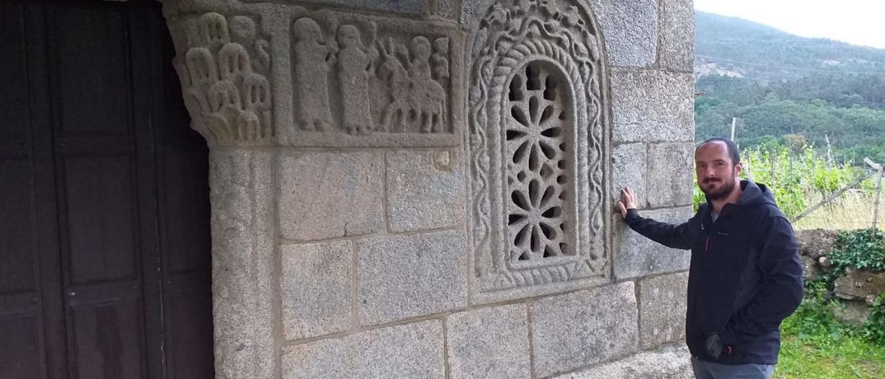 Benito Vilas, en la capilla de San Xes de Francelos, en Ribadavia.   | // FDV