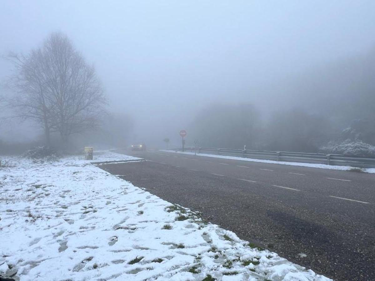 Nieva en las cúspides de Galicia