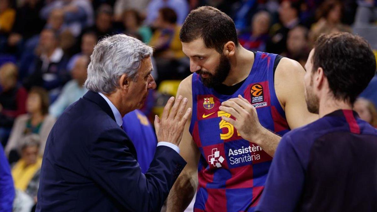 Pesic y Mirotic dialogran durante el duelo ante el Maccabi