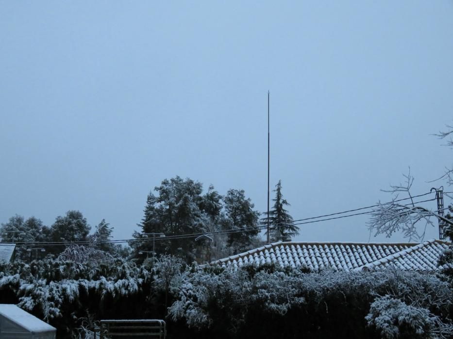 Nieve en Banyeres de Mariola a primera hora de esta mañana