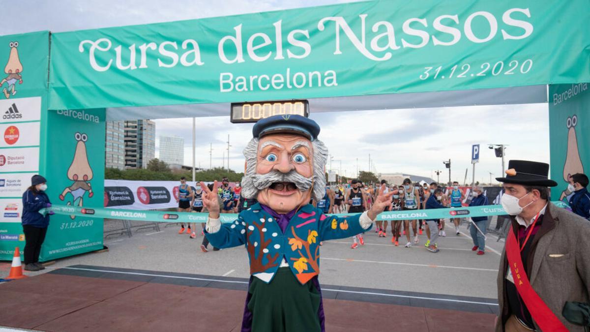 La popular «Cursa dels Nassos» barcelonesa se mantiene en pie contra viento y marea