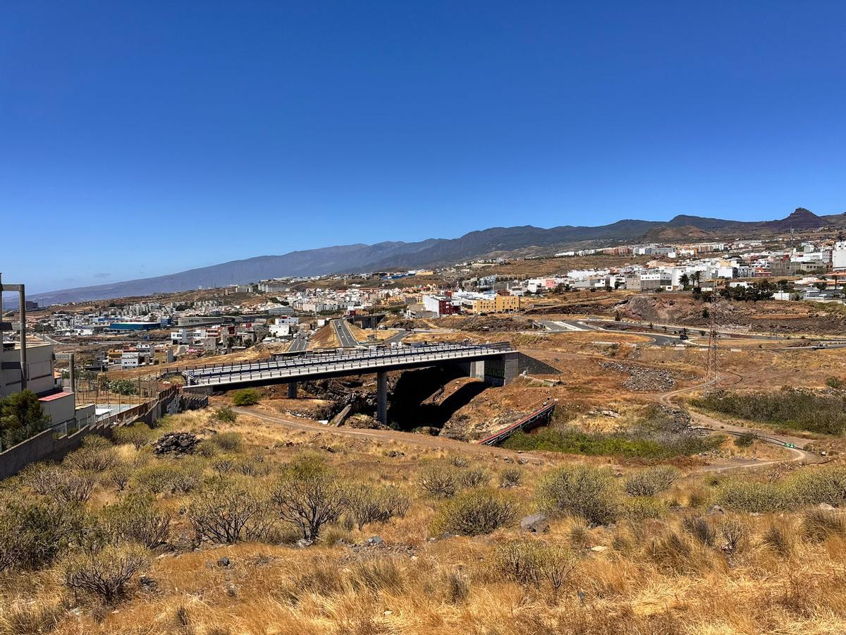 Puente de la carretera Ofra-El Chorrillo junto al enlace de la TF-2 (vía de conexión Sur-Norte).