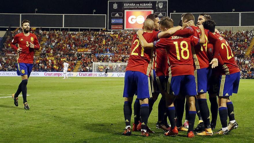 La selección española debuta ante Portugal.