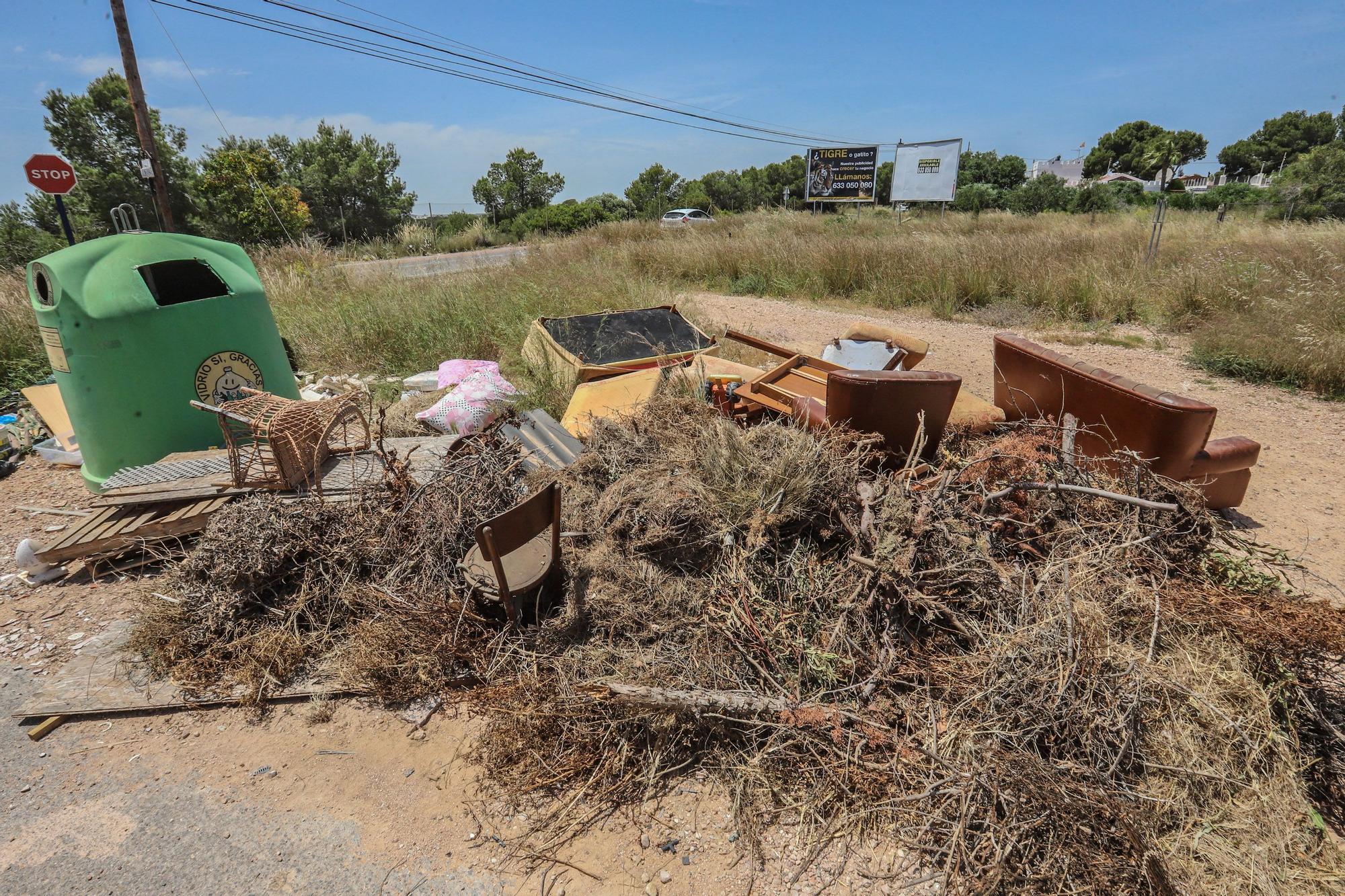 Así están las playas y las calles de Orihuela Costa a un mes del verano