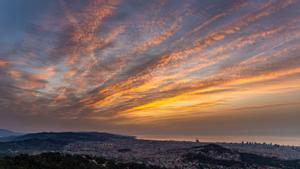 Nubes altas sobre Barcelona