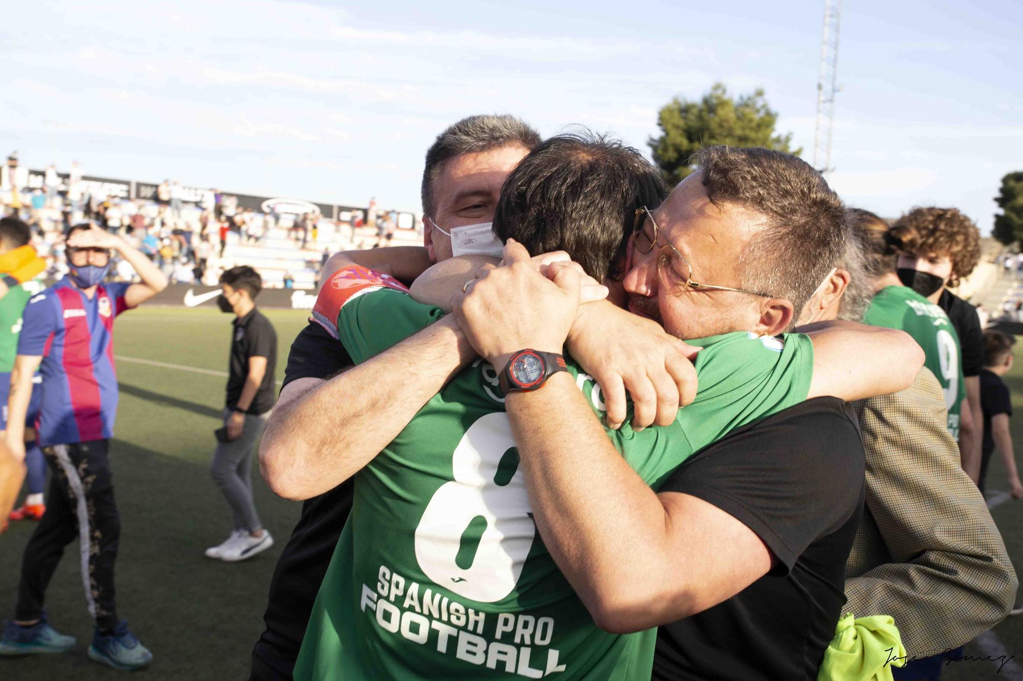 La UD Alzira celebra el ascenso a Segunda RFEF