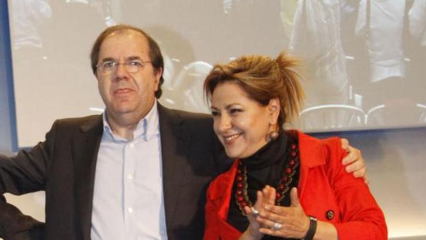 La alcaldesa de Zamora, Rosa Valdeón, junto a Juan Vicente Herrera, presidente de la Junta de Castilla y León.