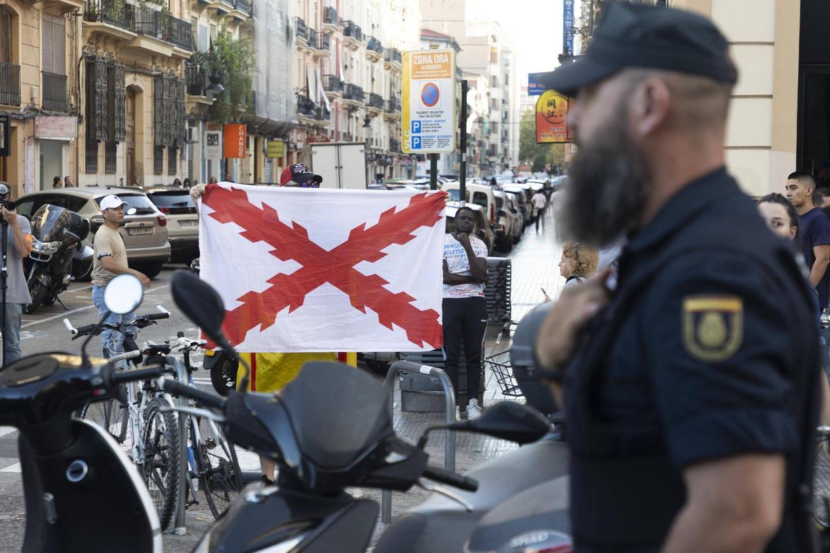 La presencia de antimanifestantes ultra fue muy reducida y estuvo controlada en todo momento por la Policía.