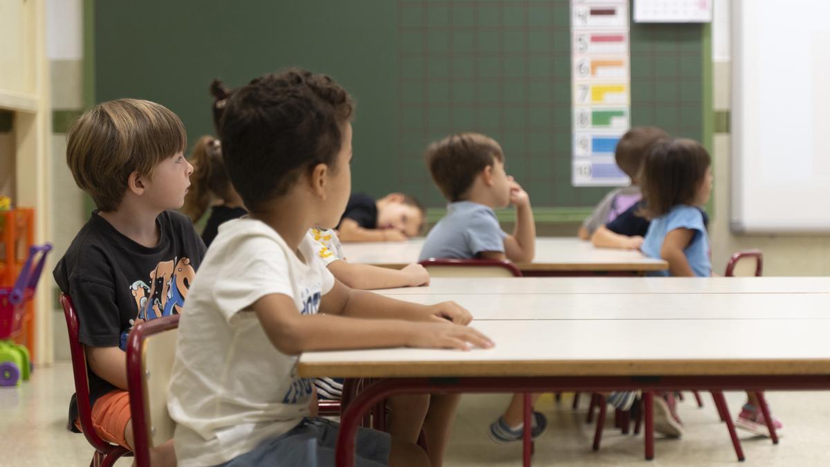 Varios niños en un aula el día en el que se inicia el curso escolar