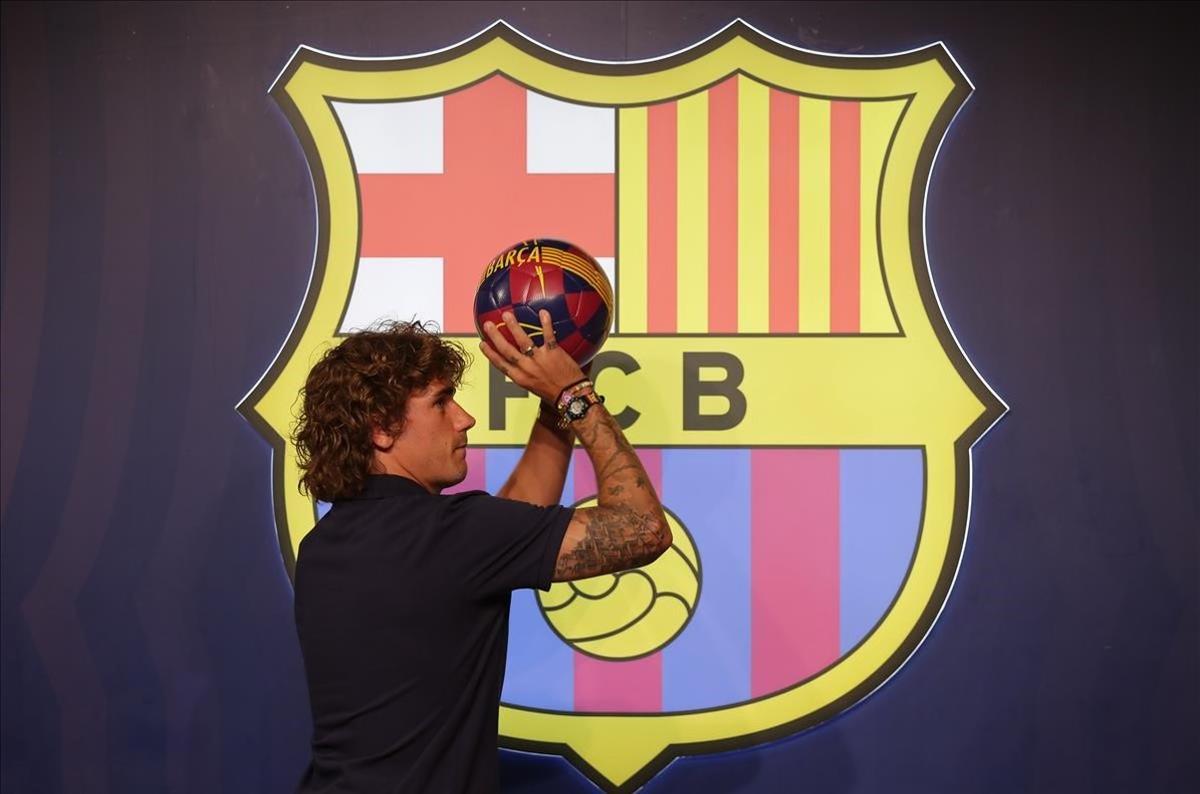 zentauroepp49056375 antoine griezmann poses during a photo call in barcelona  sp190713215048