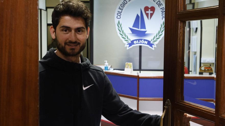 Nacho Cases da la cara por varios jugadores del filial y explica las razones de su salida del Sporting