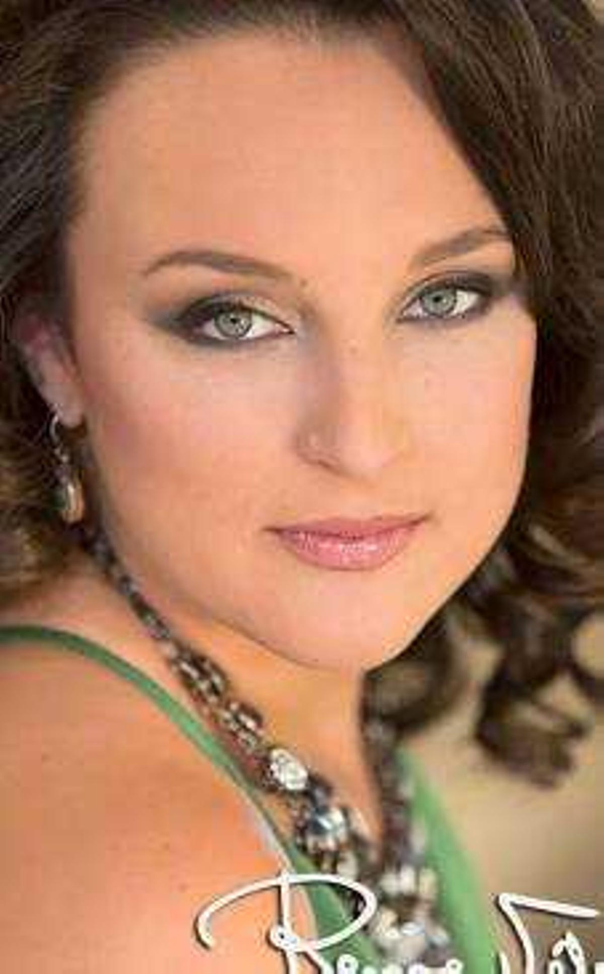 «Los catafalcos para la Ofrenda toman forma y color con ayuda de todos»