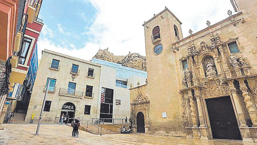 El MACA al fondo y a la derecha Santa María.