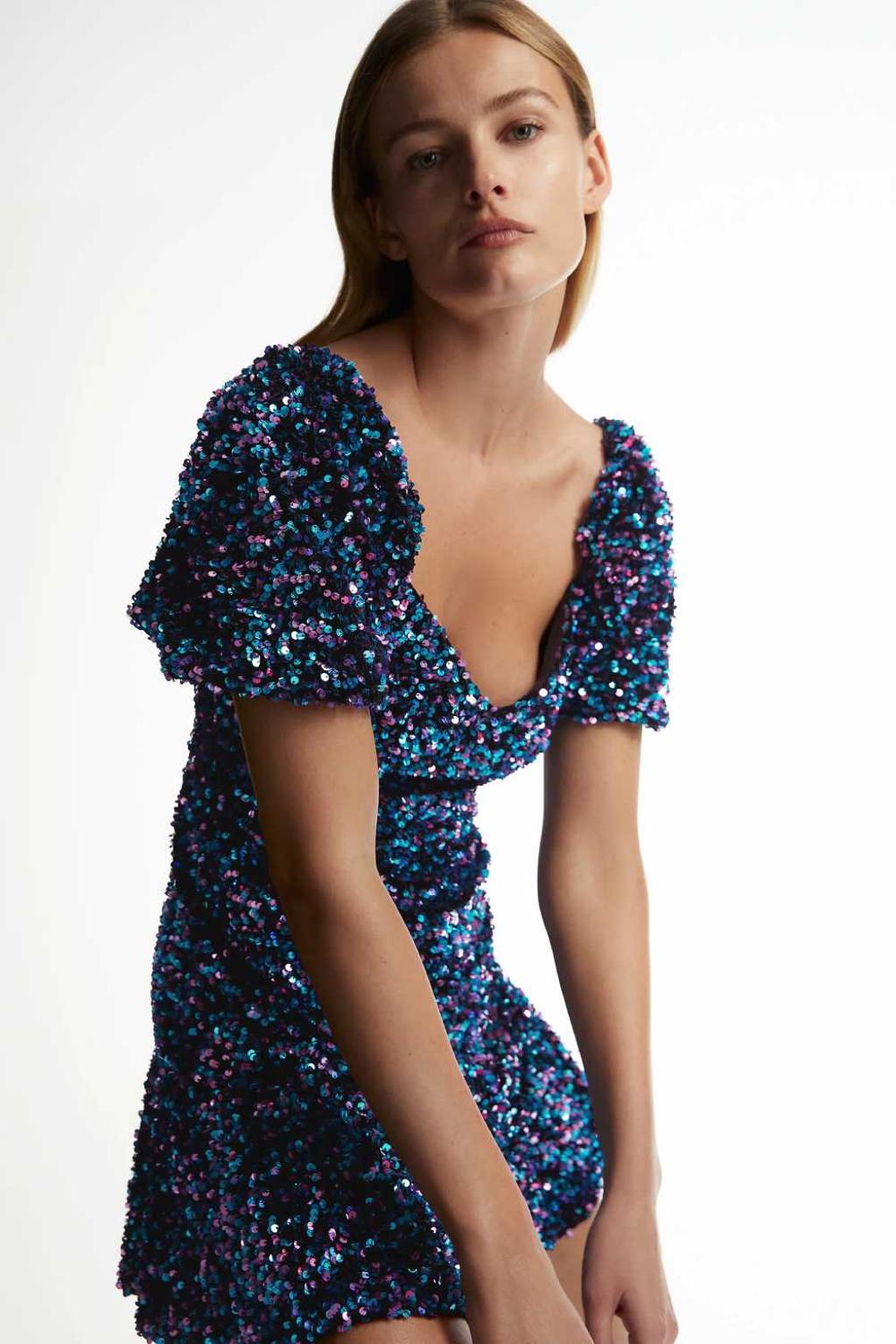 Vestido con manga farol de lentejuelas de Zara