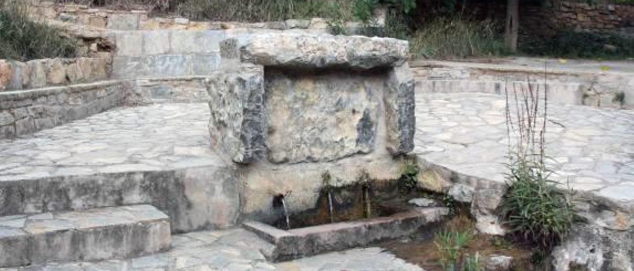 dos de los parajes que se visitan: Fuente del Baño arriba y fuente Rafael a la derecha. f a. monleón