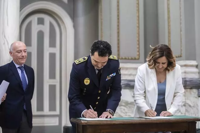 Toma de posesión del nuevo jefe de la Policía Local de València Ángel Albendín