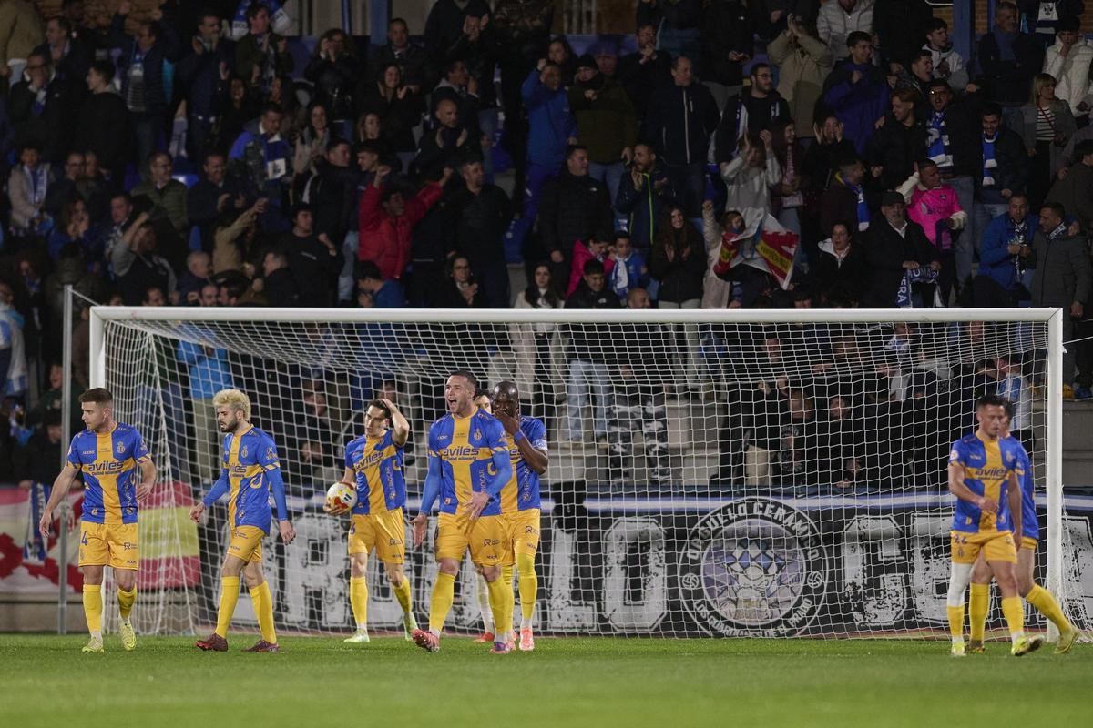 Partido entre el Talavera y el Avilés, en imágenes