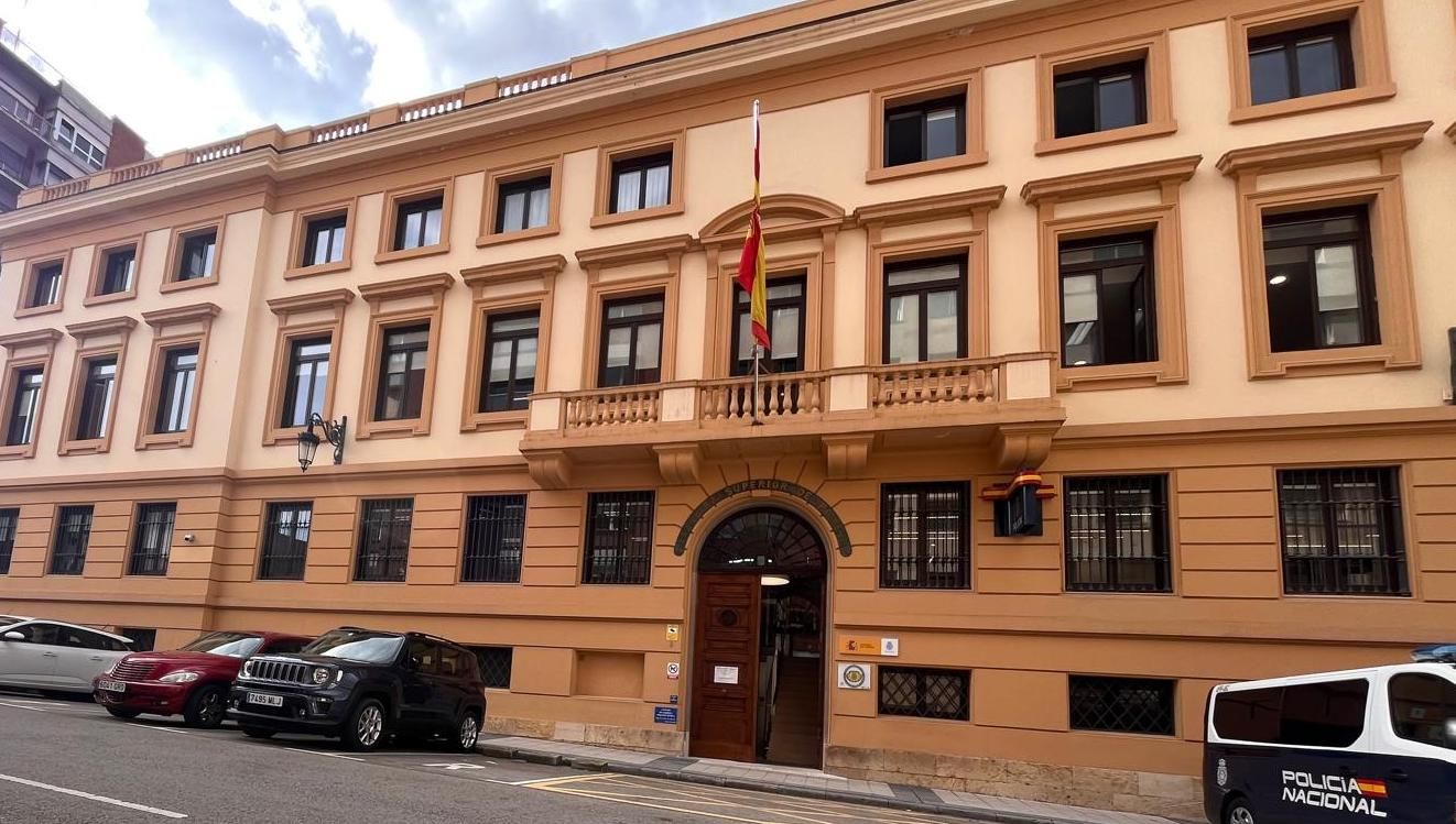 El edificio de la Jefatura Superior de Policía.