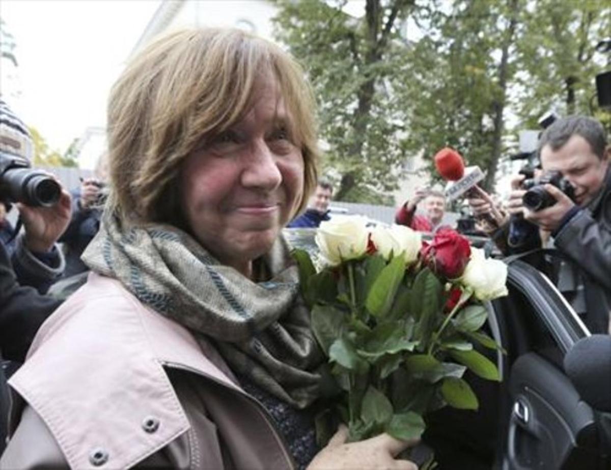 Svetlana Aleksiévitx, ahir, a Minsk després de l’anunci de la concessió.