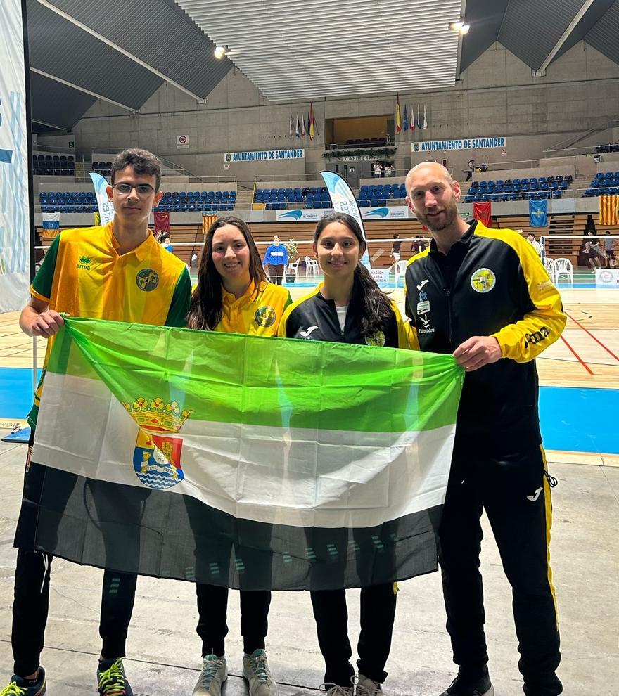 El entusiasmo de los jugadores de bádminton no da para ganar