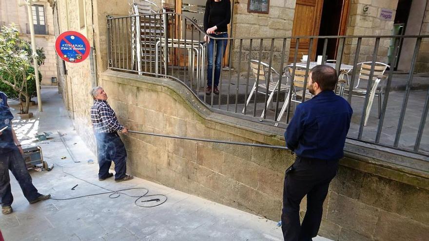 Solsona col·loca baranes per fer més accessibles alguns indrets del nucli antic solsoní