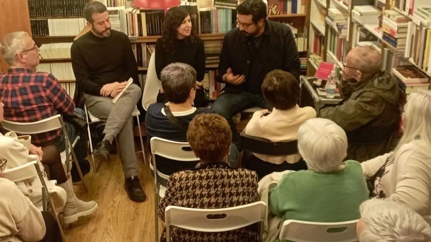 Presentación del ensayo de Inma Aljaro en la librería Áncora (Málaga) el pasado marzo.