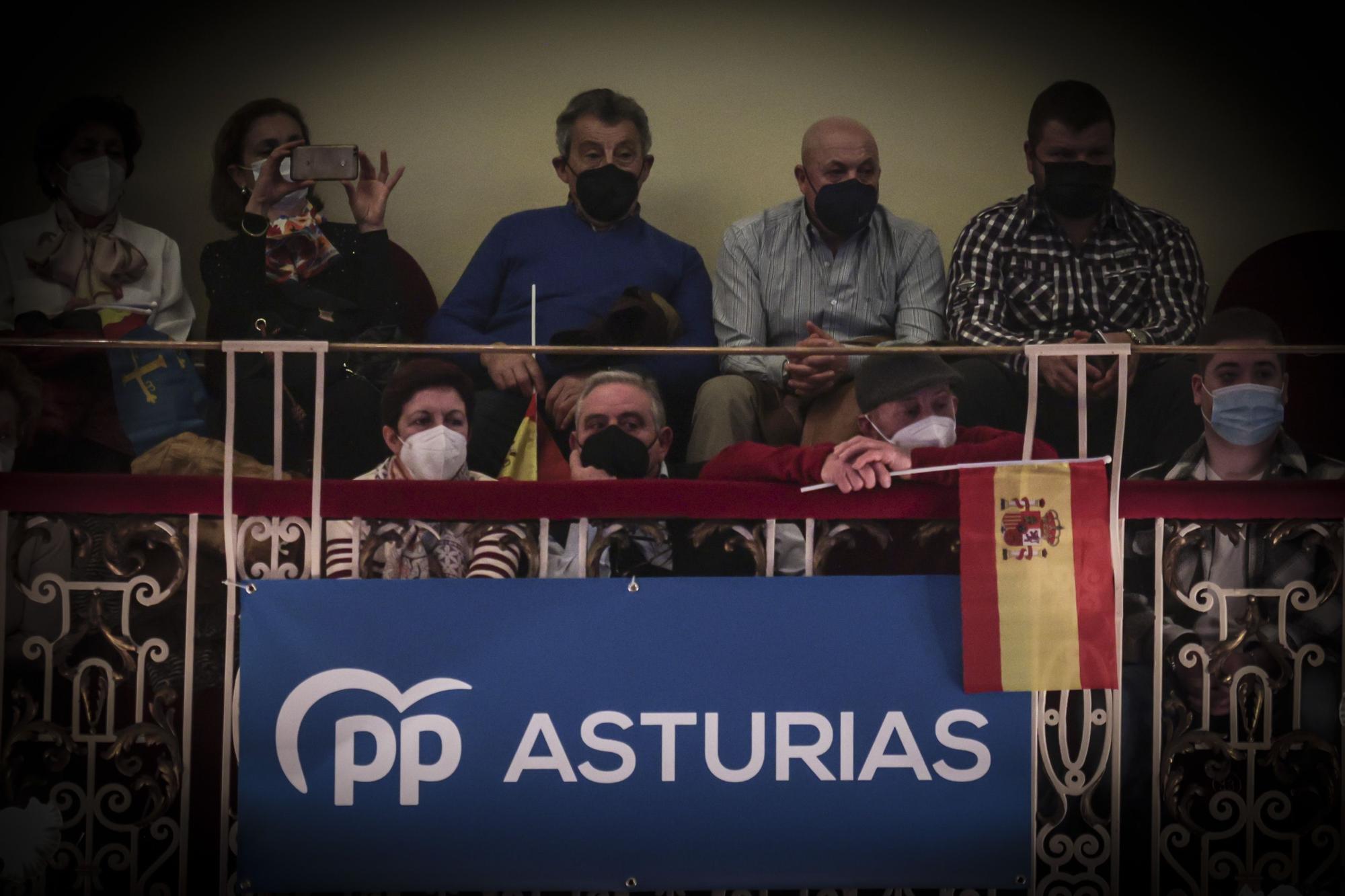 Núñez Freijóo se encuentra con los populares asturianos en Oviedo