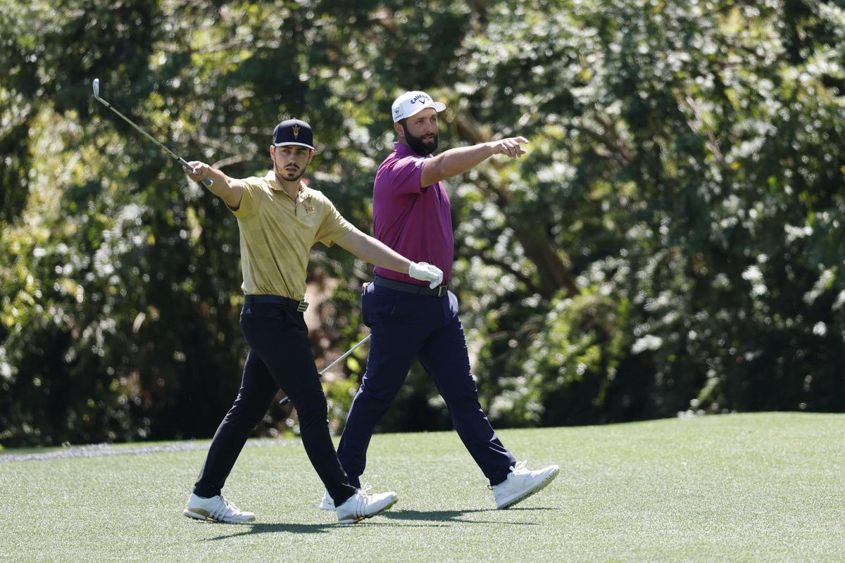 Jon Rahm le muestra al debutante Josele Ballester las interioridades de Augusta