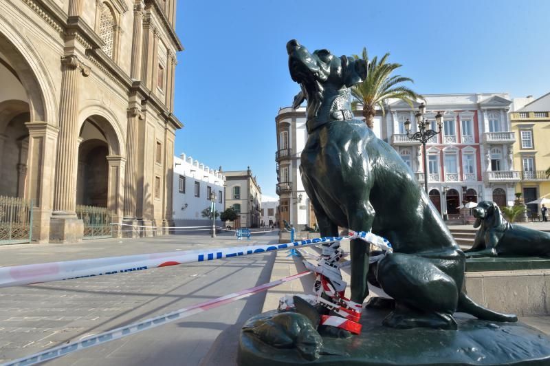 25-09-2018 LAS PALMAS DE GRAN CANARIA. Vallado de la fachada de la catedral por la caída de cascotes. Fotógrafo: ANDRES CRUZ  | 25/09/2018 | Fotógrafo: Andrés Cruz