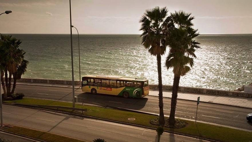 Alsa elimina el billete electrónico para el autobús que cubre la ruta costera entre Málaga y Vélez