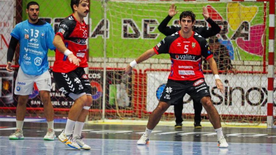 Pablo Castro y Yago Santomé, durante el partido. // NOVÁS