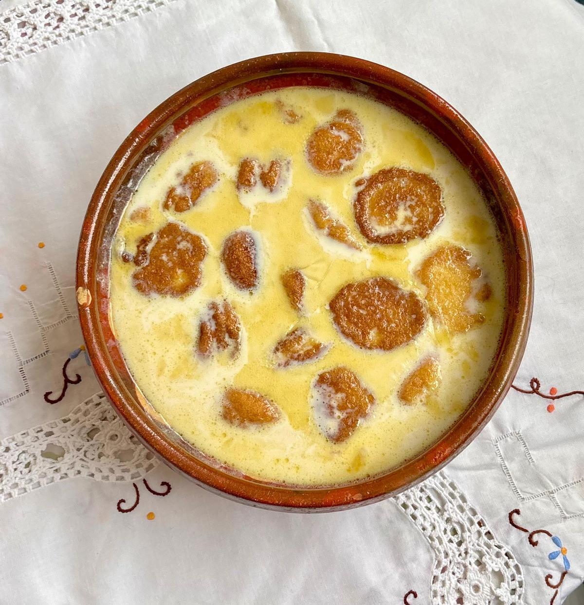 Una imagen del plato de zapillos de Malpartida de Plasencia.