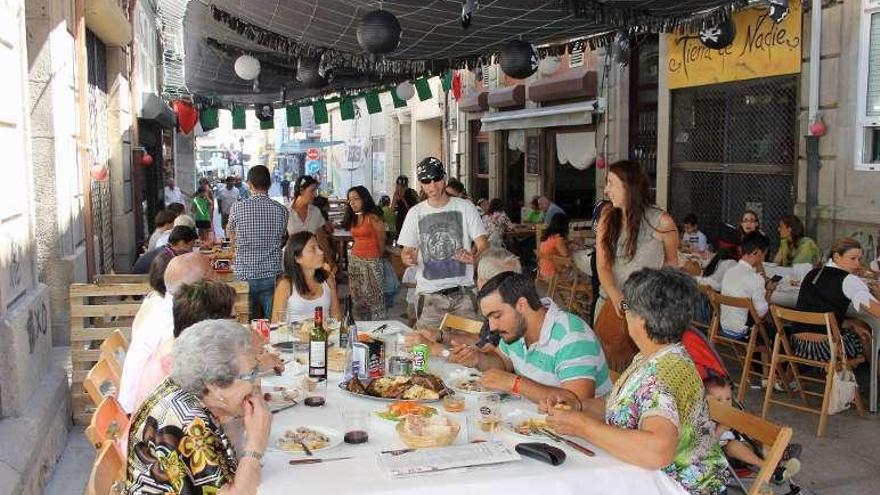 Cenas en la calle en la fiesta corsaria. // Santos Álvarez