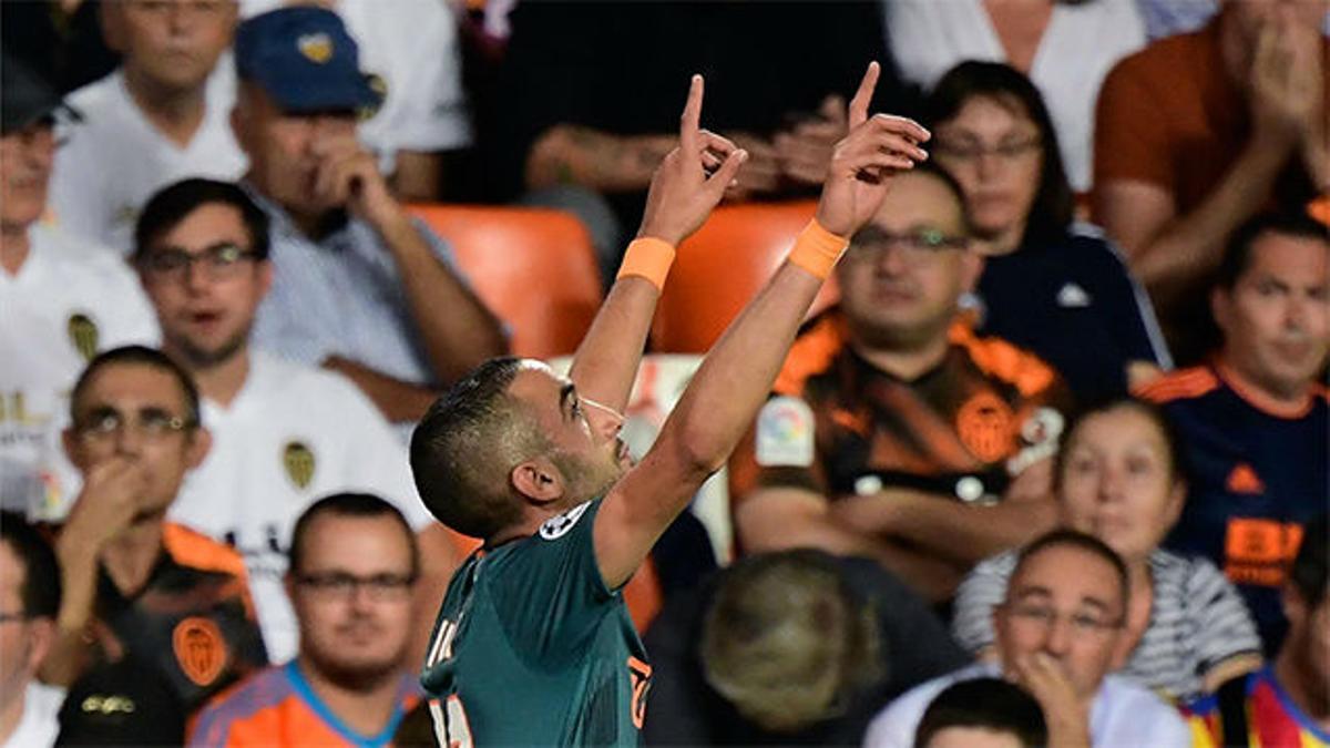 Espectacular trallazo de Ziyech para adelantar al Ajax en Mestalla